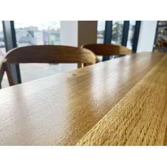 Stół Dębowy w Nogami wykonanymi ze Stali